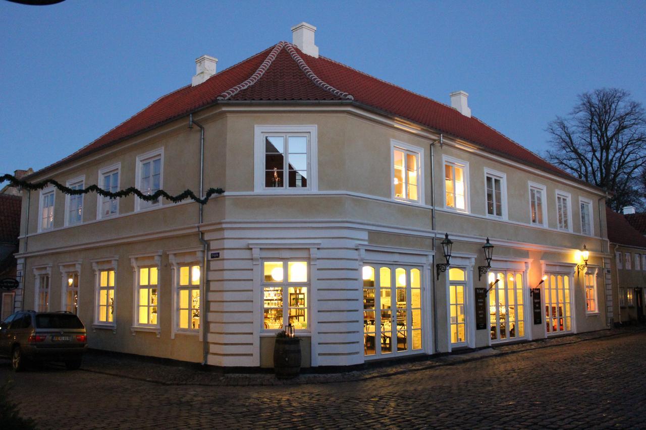 Hotel Pa Torvet Ærøskøbing Bagian luar foto